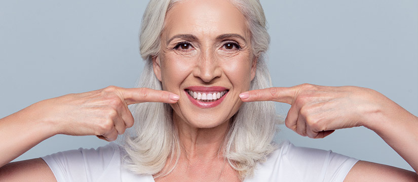 Implantes dentales en personas mayores